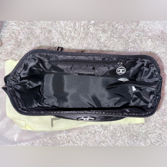 CHANEL Black Zippered Pouch - Picture 5 of 7